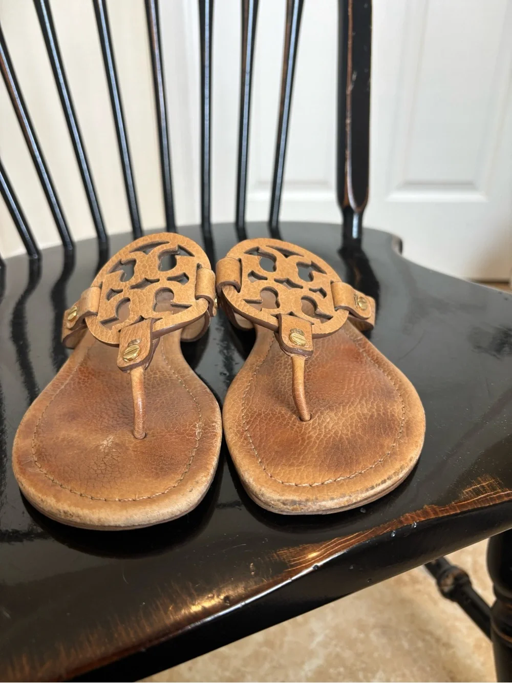 Tory Burch Tan Leather Logo Thong Sandals with Cutout Medallion